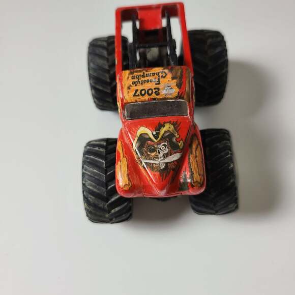 Hot Wheels 2007 Red  Monster Jam Capitan Curse Truck Toy  Vehicles Collectible - Picture 6 of 9